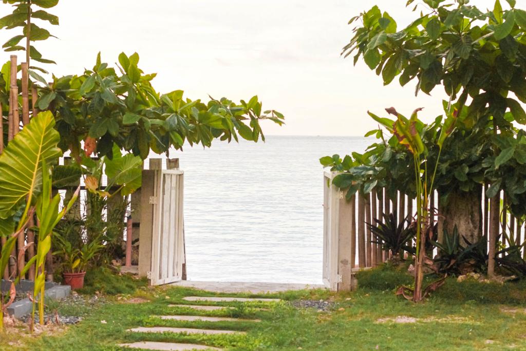 FLASH DEAL: Happiness Beach Resort Siargao